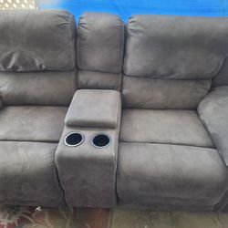 DOUBLE ELECTRIC RECLINER  LOVE SEAT