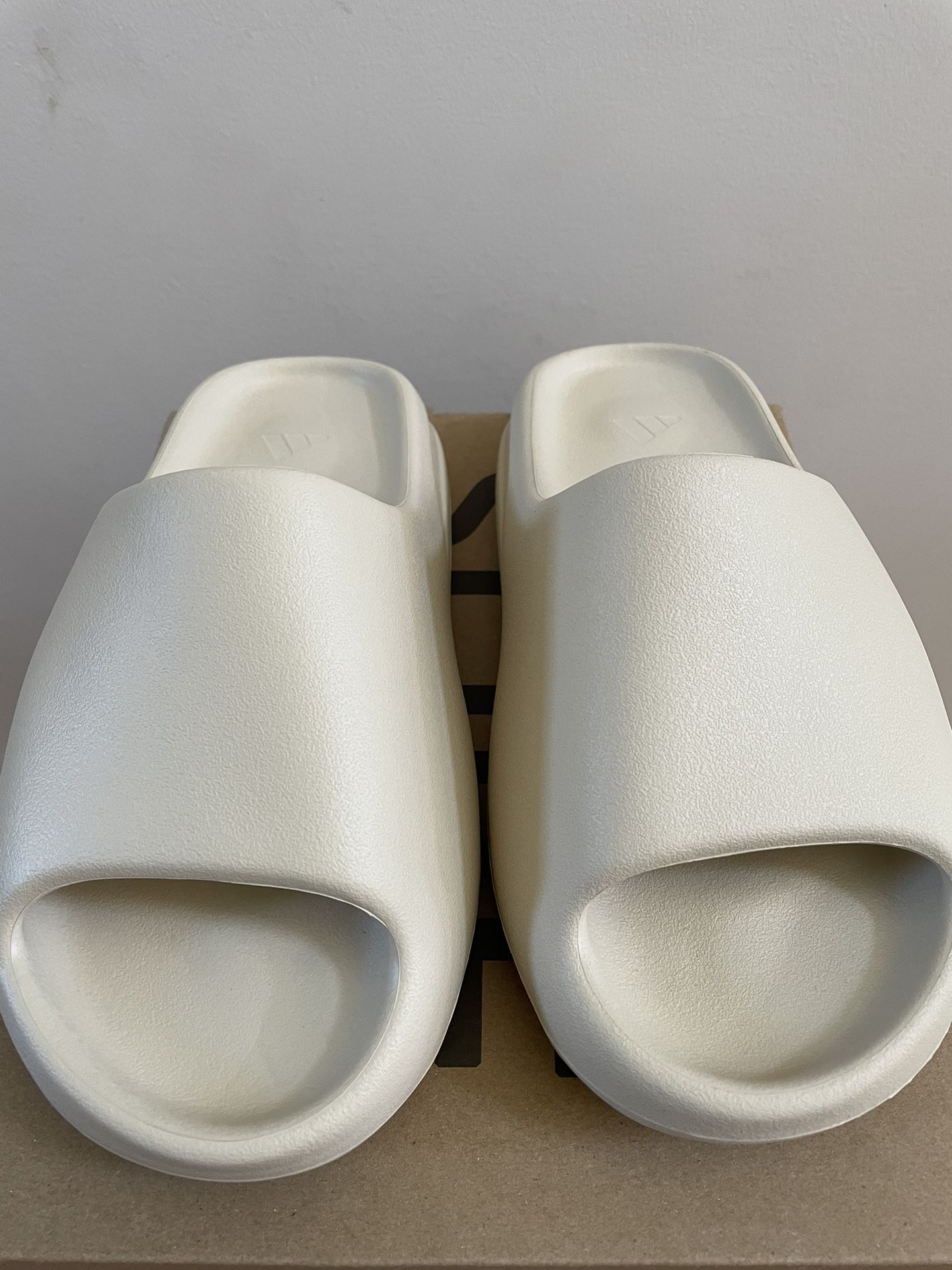 Yeezy Slides 'Bone' (FZ5897)- Size 10,13