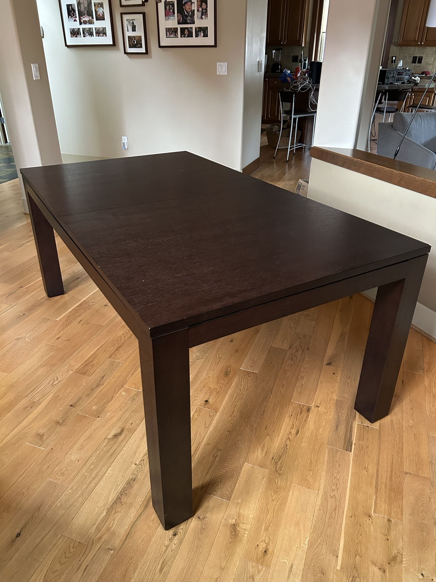 Kasala Dining Table