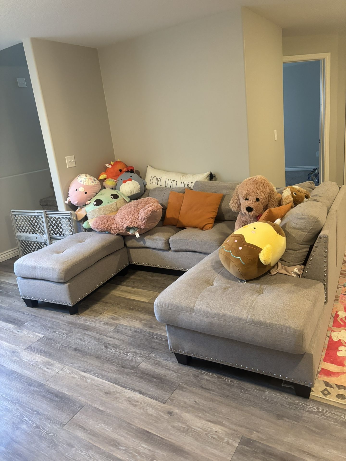 Gray Sectional Couch With Ottoman