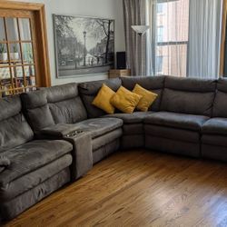 Reclining Sectional Couch, in Excellent Condition 
