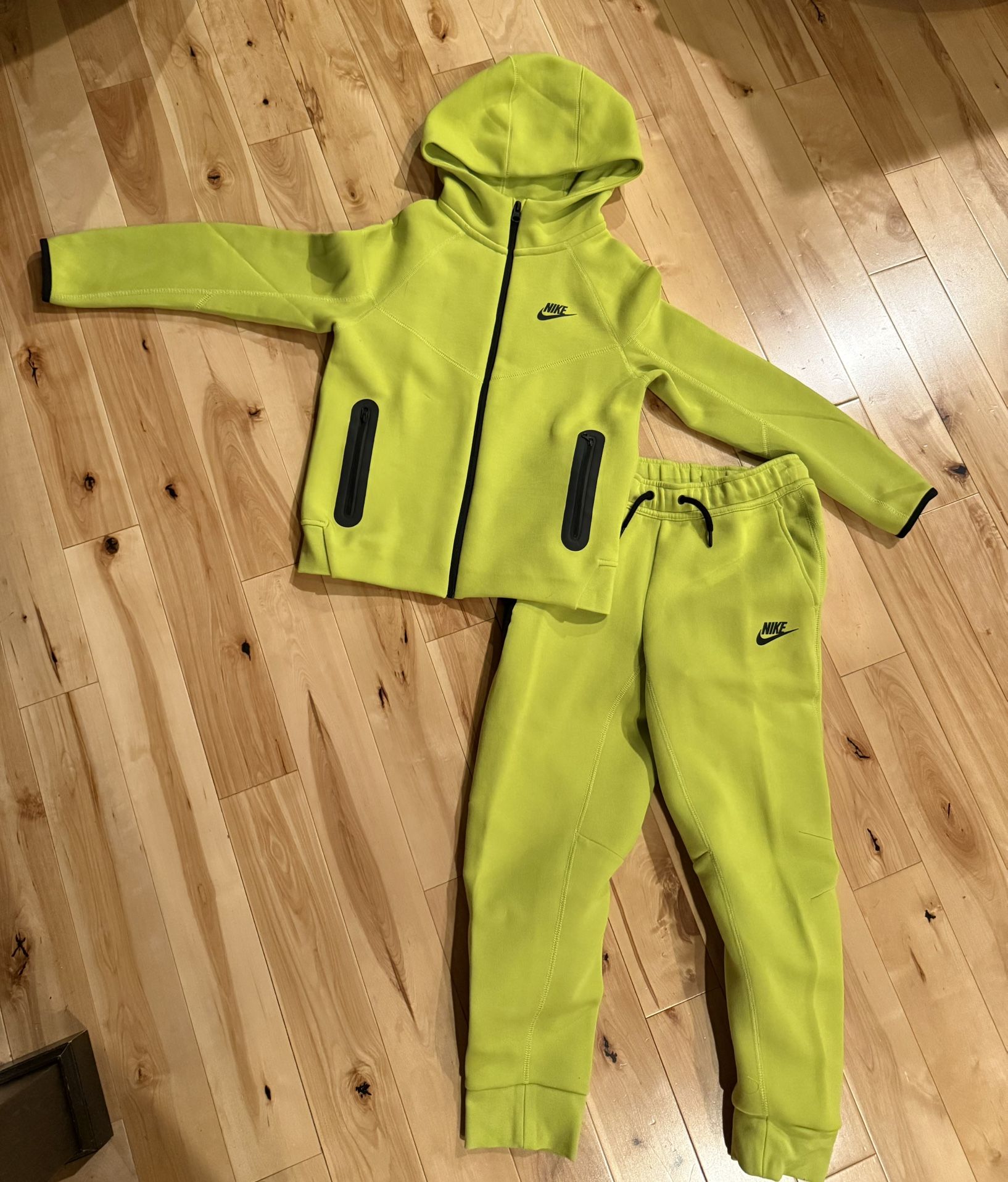 Boys’ Nike Sportswear Tech Fleece