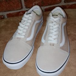 New! Women Vans (Size 9.5 M)