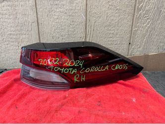 2022 2023 2024 TOYOTA COROLLA CROSS RIGHT TAIL LIGHT OEM USED