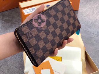 Louis Vuitton wallet for Sale in Leander, TX - OfferUp