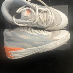 Basketballs 🏀 Shoes Kids Pumas $80