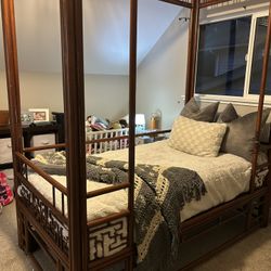 Solid Wood Canopy Twin Bed 