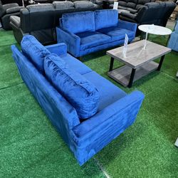 Couch And Loveseat With Coffee Table / Sofá Y Sofá Con Mesa De Centro