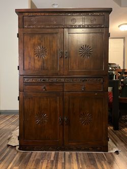 Bar and wine cabinet