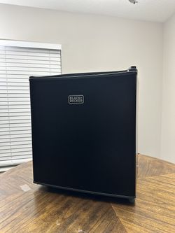 Black Decker Mini Fridge - Black 