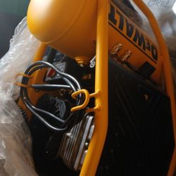 ELECTRIC  Portable  Compressor  DEWALT 