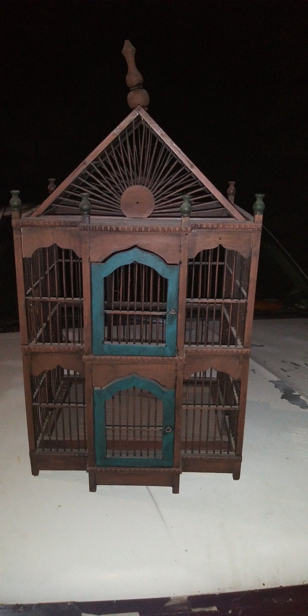 Beautiful wood bird cage 28inht 14dol Firm lots deals my post go look