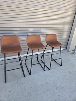 Stools and chairs for sale
New condition different prices