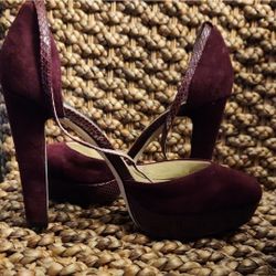White House Black Market  Burgundy Heels Sz 7