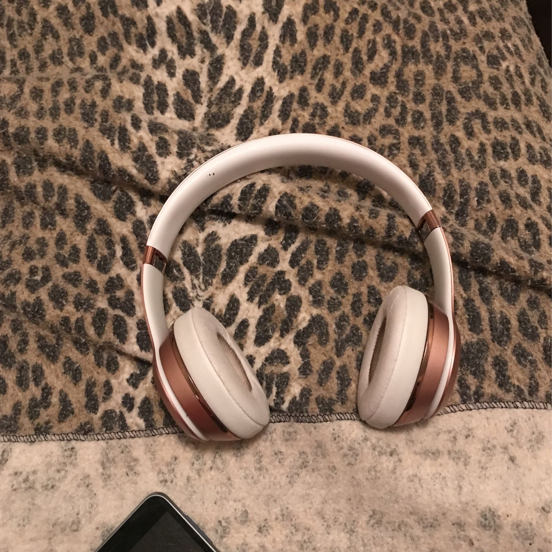 Rose Gold Solo Beats 3 