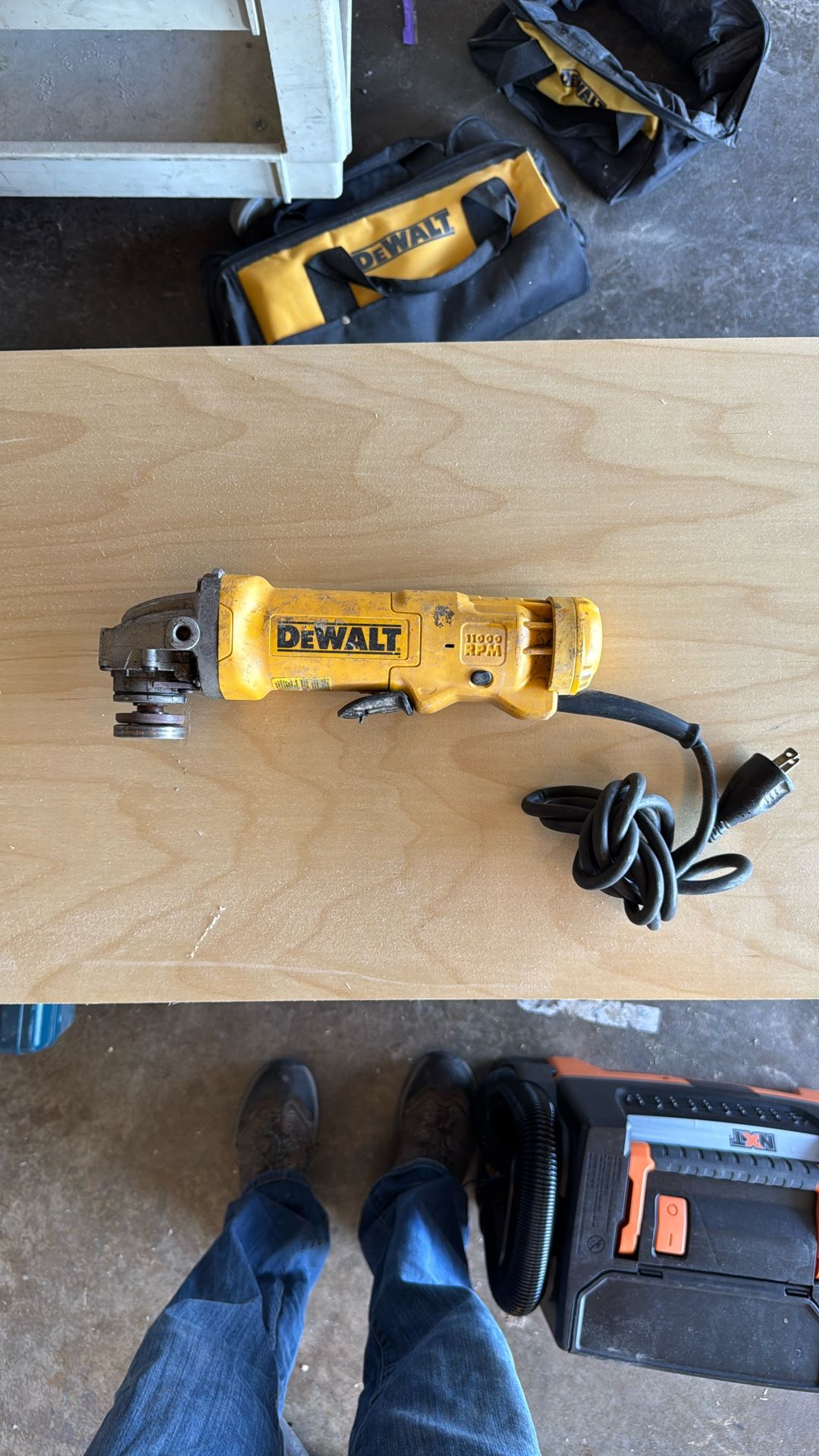 Dewalt Grinder 4 1/2”
