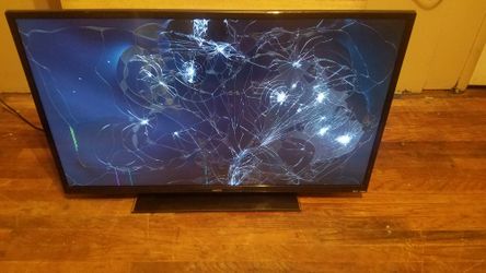 Sanyo 42in cracked screen tv 20$