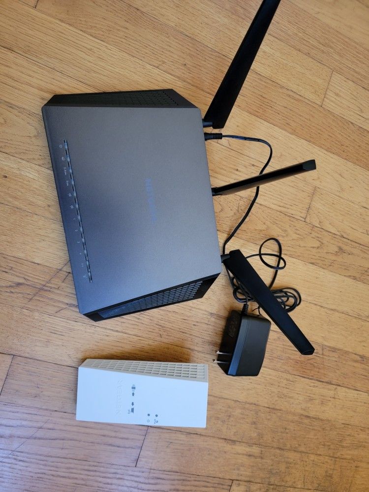 Netgear nighthawk AC1900 Router + Mesh Extender 