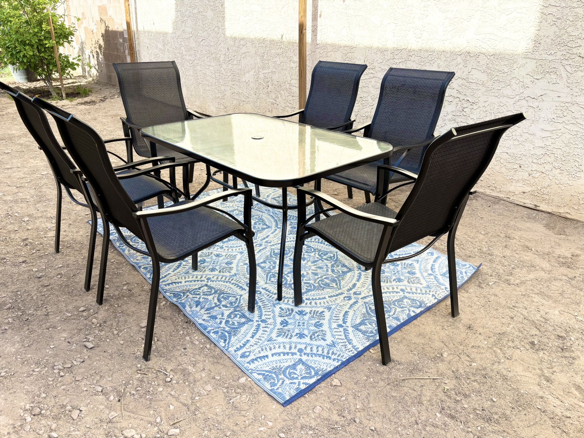 Beautiful Seven Piece Patio Set , Outdoor Furniture ( Pick Up Only)