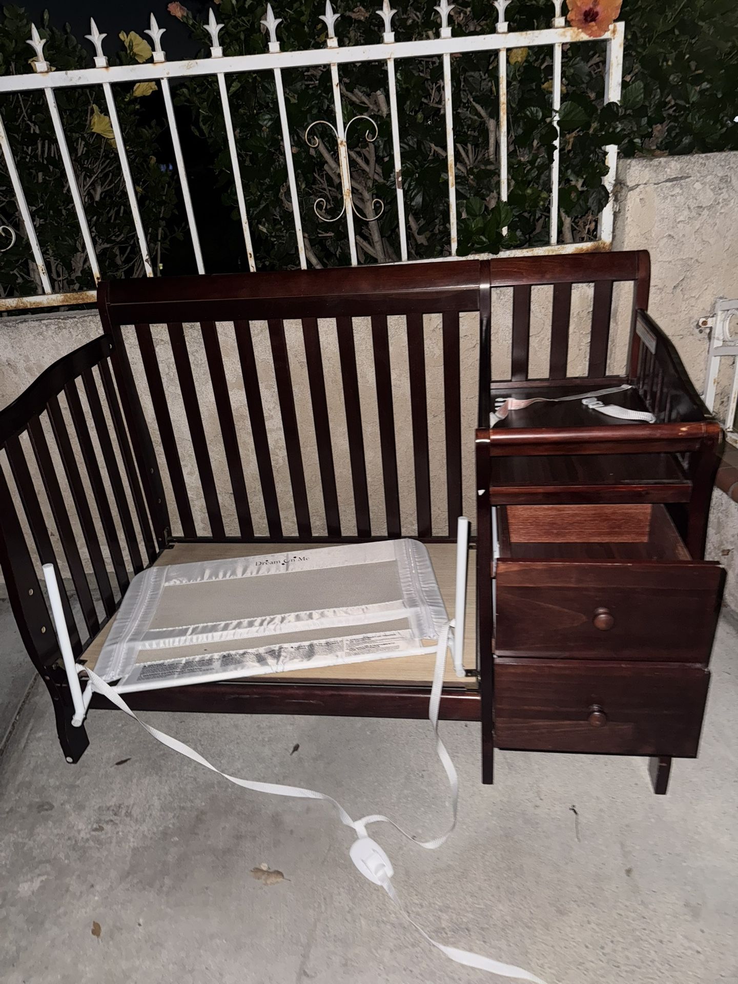 Baby crib with Changing station