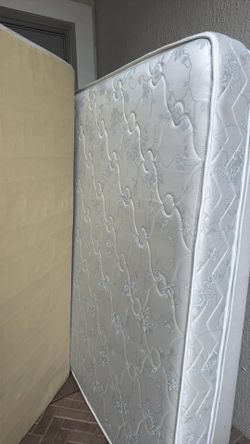 Bed full with box spring free pickup