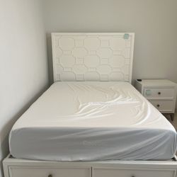 Honeycomb Design White & Gold Bedroom Set