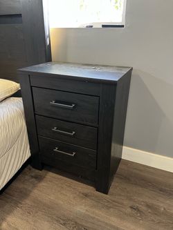 Black Wood 3-Drawer Nightstand