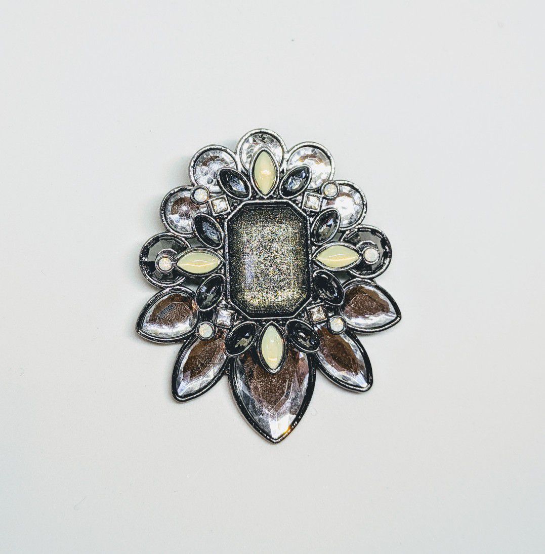 Vintage pin/necklace pendant