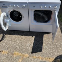 Worlpool pool washer and dryer Front loading