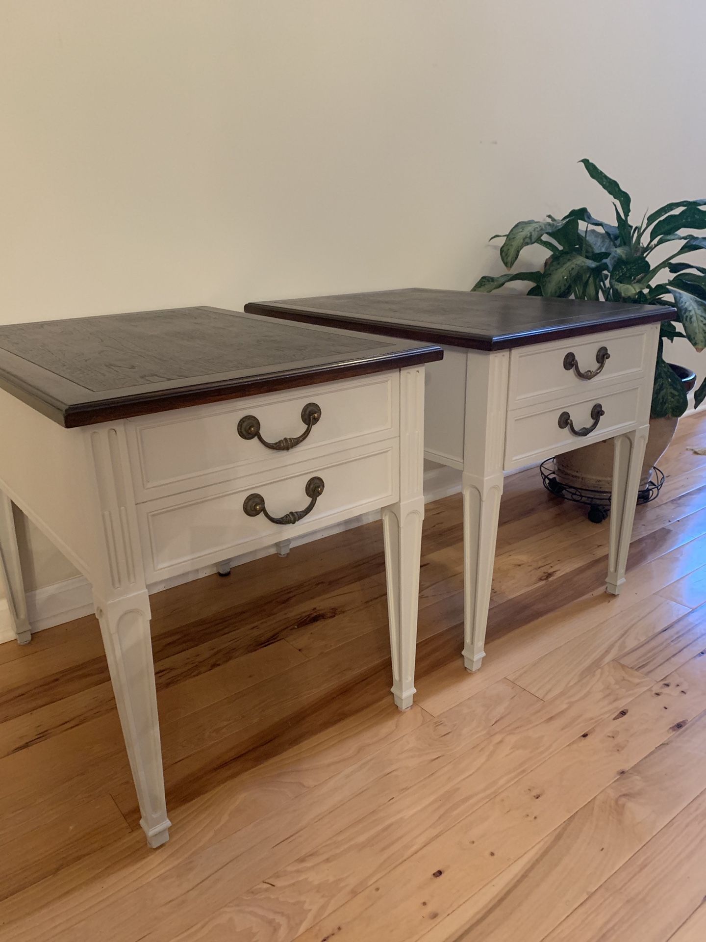 Pair of Super Cute Mid Century Henredon Side Tables