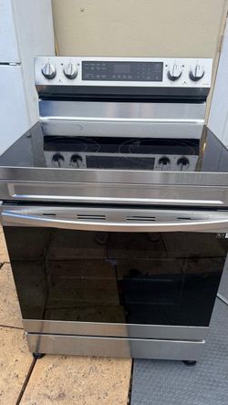 Stainless Steel Electric Range with Glass Cooktop