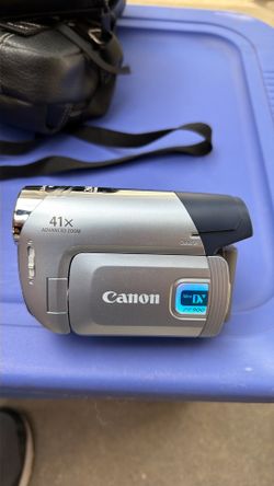 Canon ZR900 MiniDV camcorder