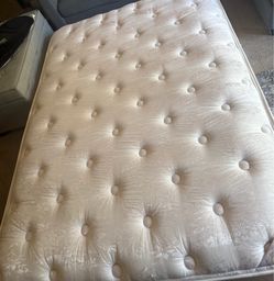 Mattress queen