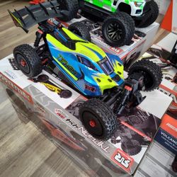 RC Beginner Buggy 1/8 Scale Four-wheel Drive Brushed Electric 30 Mph Brand New Special Rainy Day Deal $240