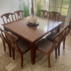 Table 54” & 8 Chairs