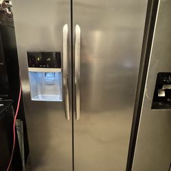 Refrigerador Frigidaire Counter Depth  35 3/4 Wide 