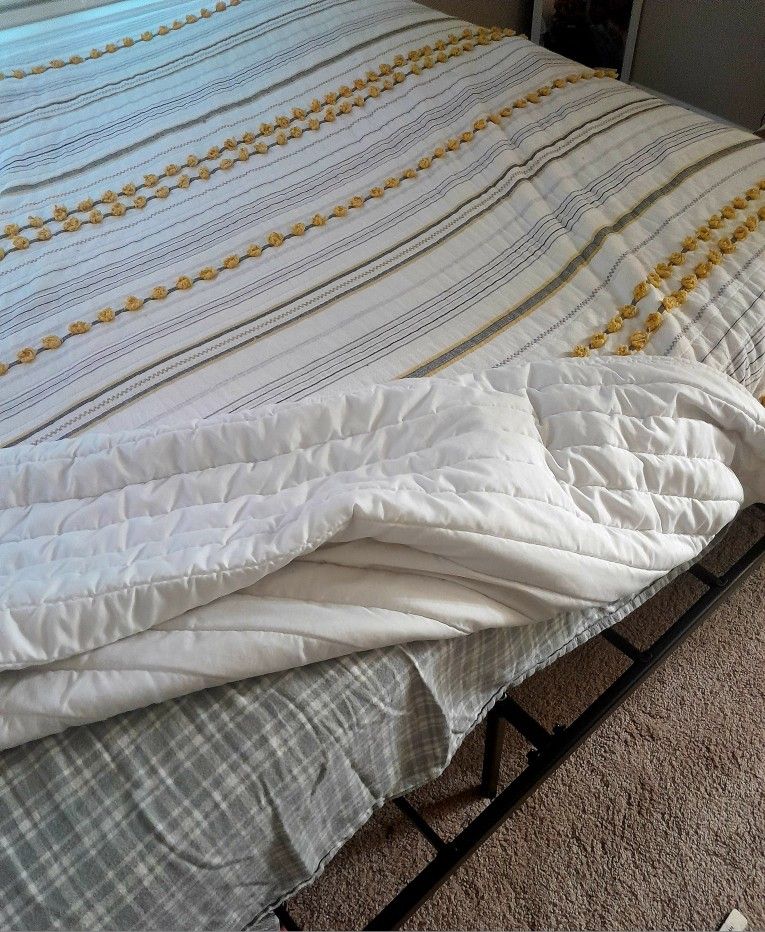 Queen Black Metal Bed Frame + Mattress – $45