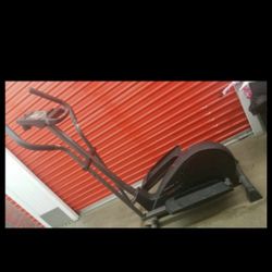 Elliptical Exercise Machine /Máquina De Aser Ejersisio 