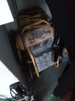 DeWalt air compressor 1.6 HP 5.4 gallon