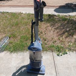 !! Vacuum Shark  Works Great Firm PRICE 