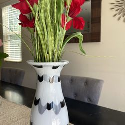 Vase W/ Flowers $10