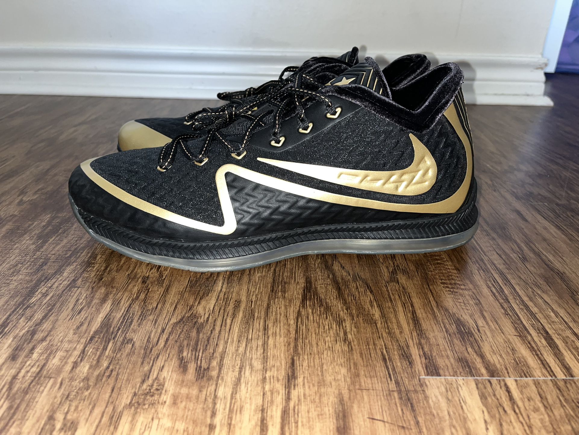 Nike Field General 2 Super Bowl 50 Premium Black and Gold for Sale in Station, TX -