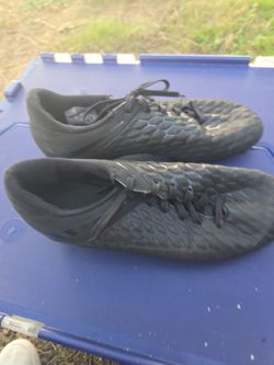 Soccer cleats size 5