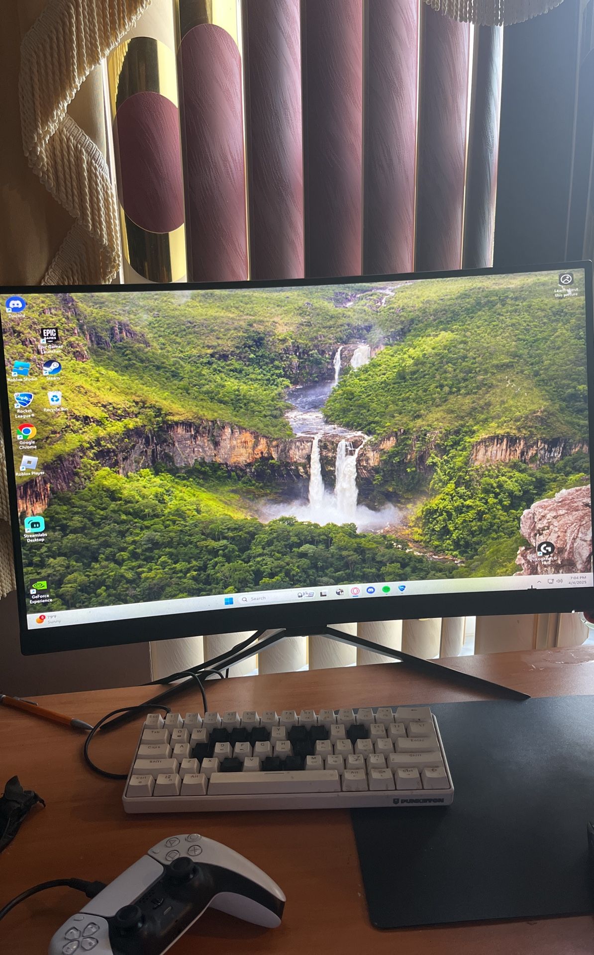MSI 165 HZ monitor curved