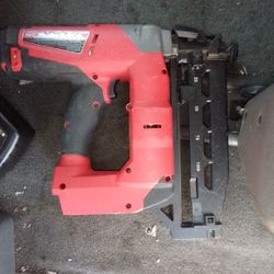 Milwaukee Fuel M18 Nail Gun