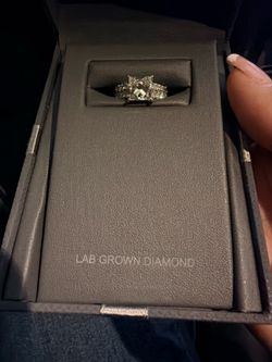 4 carat lab grown diamond ring