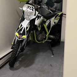 2022 250cc Dirt bike W/ Title For Sale