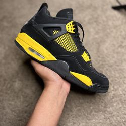 Jordan 4 Thunder 