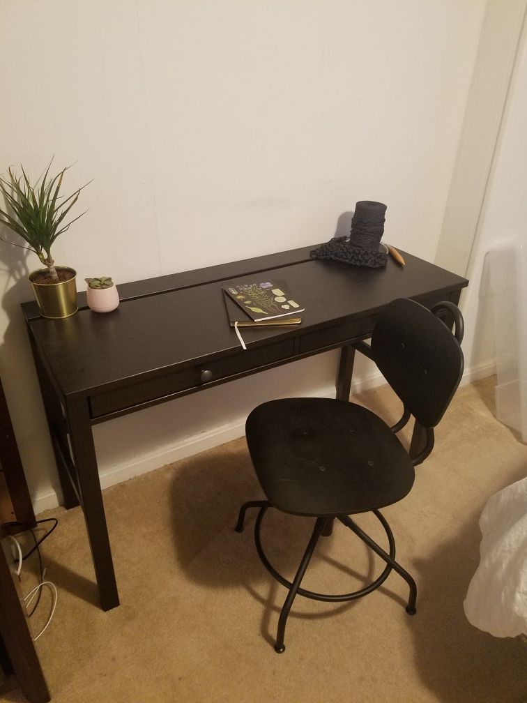Hemnes desk 2024 with 2 drawers