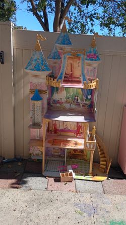 Disney Princess Wooden Dollhouse Castle